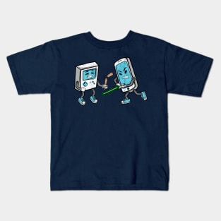 Gadget fight -  smartphone vs vintage game Kids T-Shirt